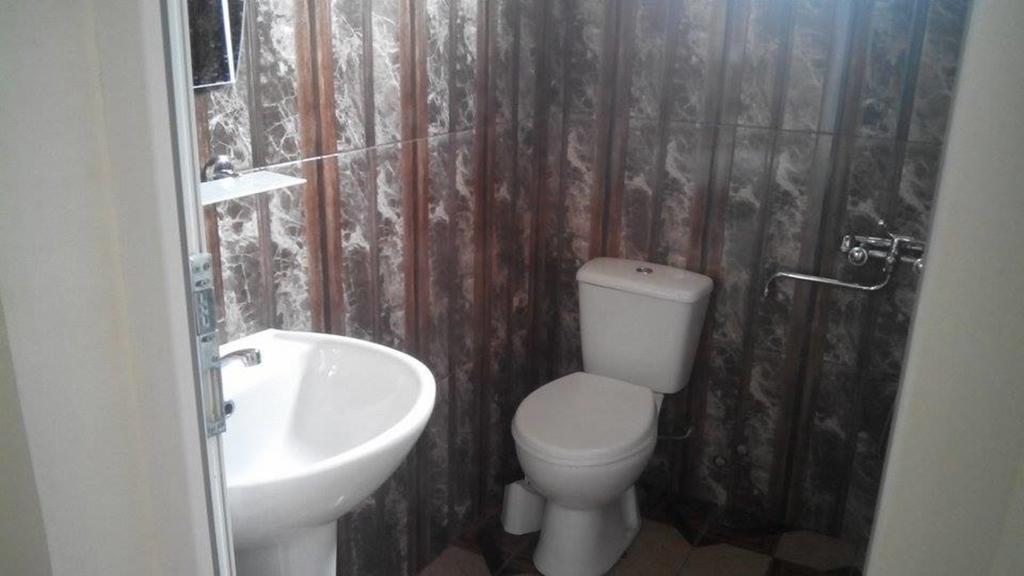 Guest House 巴统 外观 照片